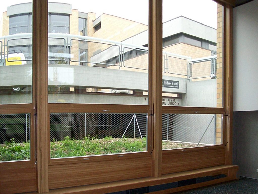 Vertikale Schiebefenster aus Holz